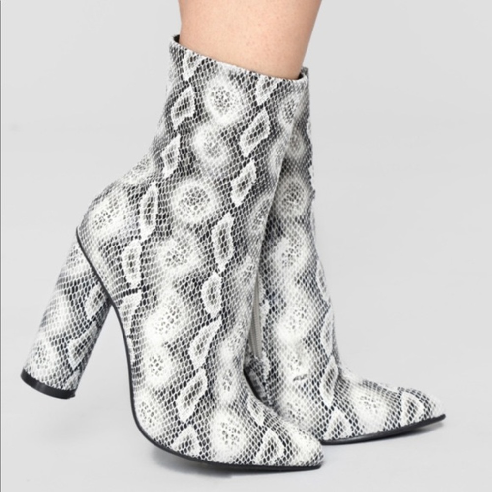 Fashion Nova Snakeskin Boots